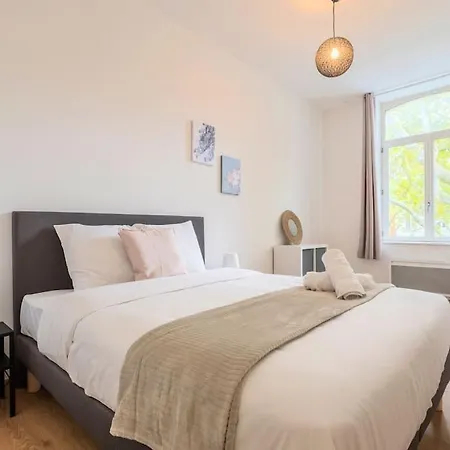 Centre - Beautiful 1 Bedroom Appartement