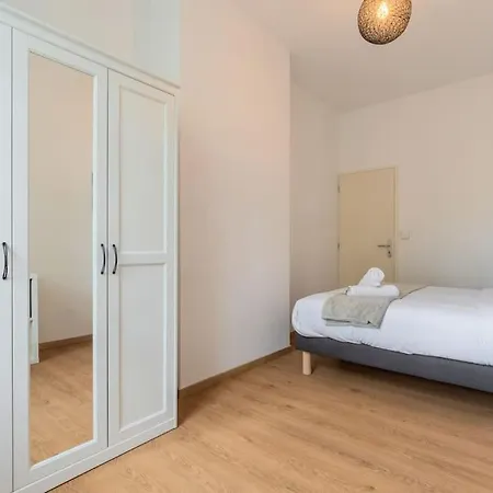 Centre - Beautiful 1 Bedroom Appartement *