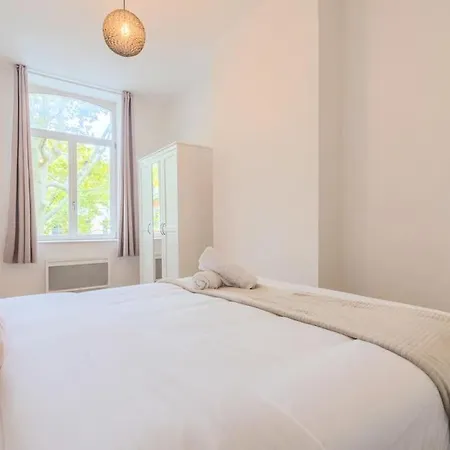 Centre - Beautiful 1 Bedroom